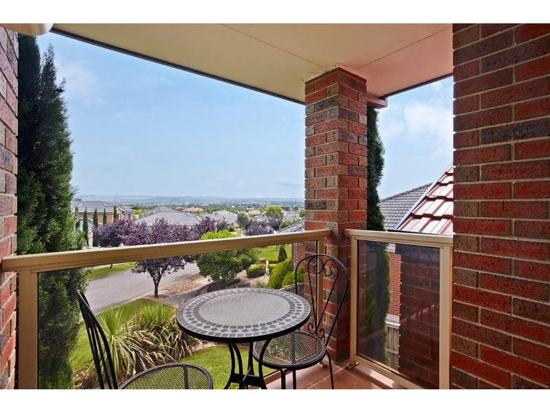 8 Minton Walk, Narre Warren South VIC 3805