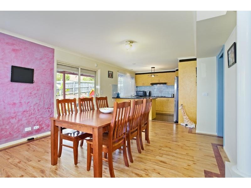 8 Minton Walk, Narre Warren South VIC 3805