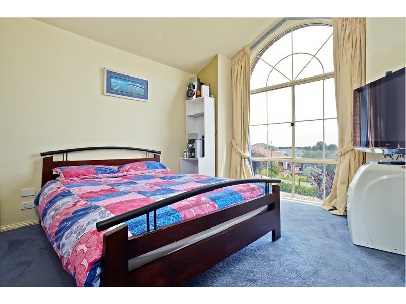 8 Minton Walk, Narre Warren South VIC 3805