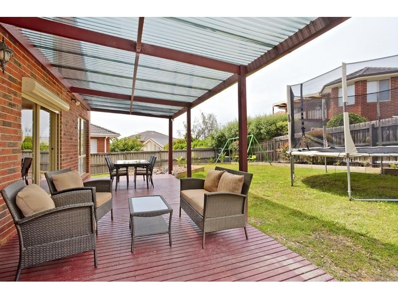 8 Minton Walk, Narre Warren South VIC 3805