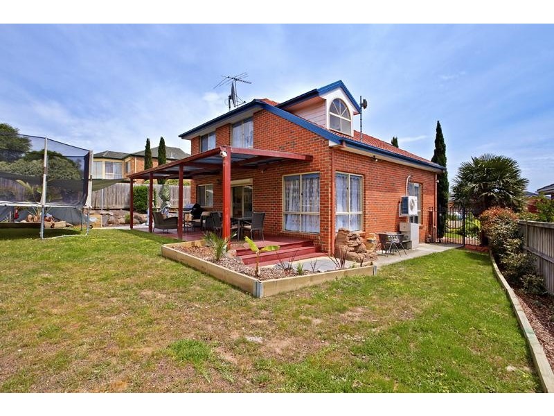 8 Minton Walk, Narre Warren South VIC 3805