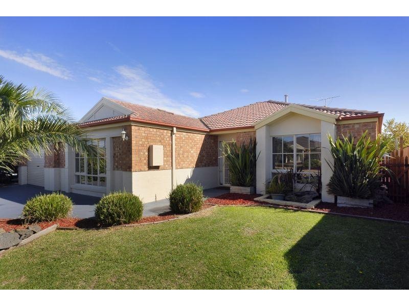 6 Tussock Crescent, Sydenham VIC 3037