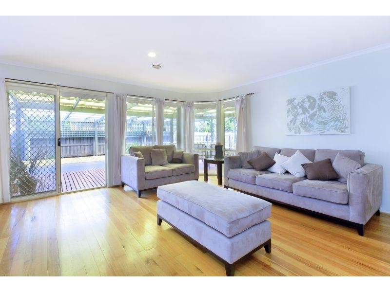 6 Tussock Crescent, Sydenham VIC 3037