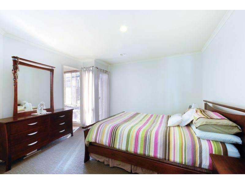 6 Tussock Crescent, Sydenham VIC 3037