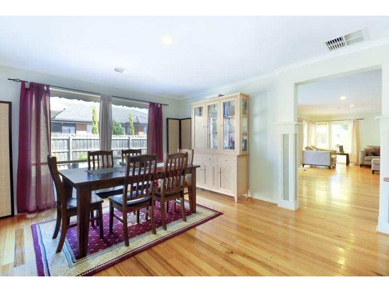 6 Tussock Crescent, Sydenham VIC 3037