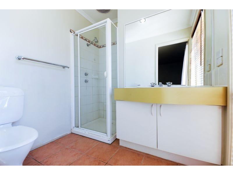 6 Tussock Crescent, Sydenham VIC 3037