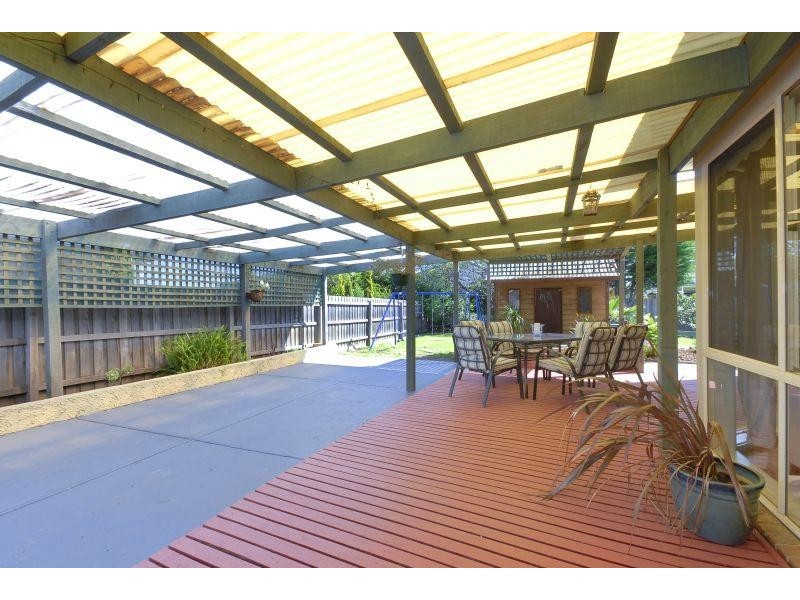 6 Tussock Crescent, Sydenham VIC 3037