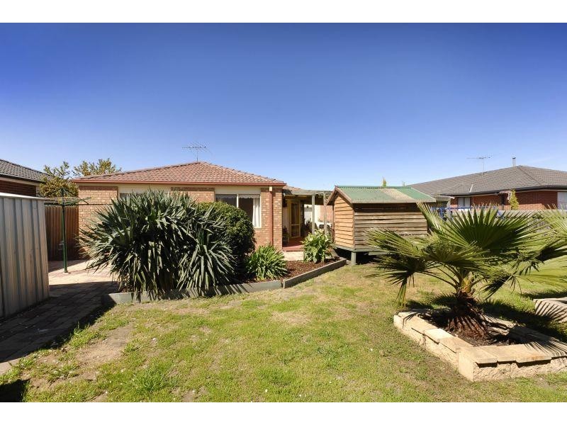 6 Tussock Crescent, Sydenham VIC 3037