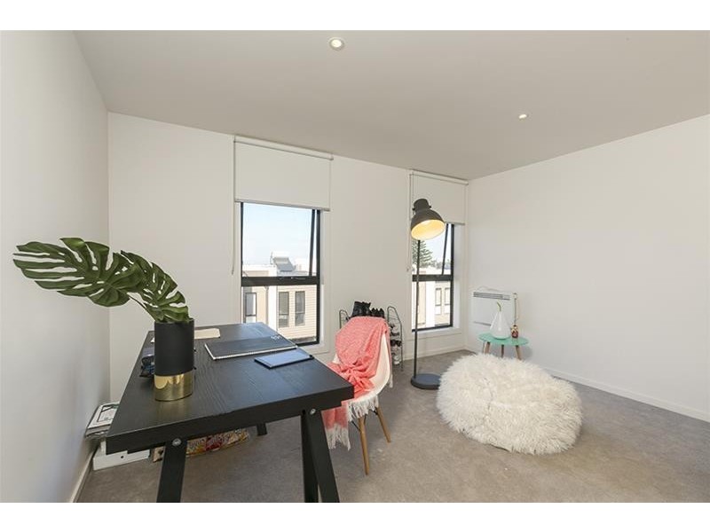 14 Central Park Walk, Cheltenham VIC 3192