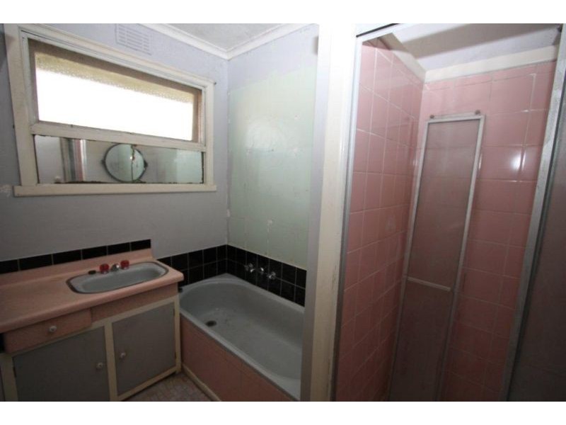 2 Folkestone Road, Glen Waverley VIC 3150