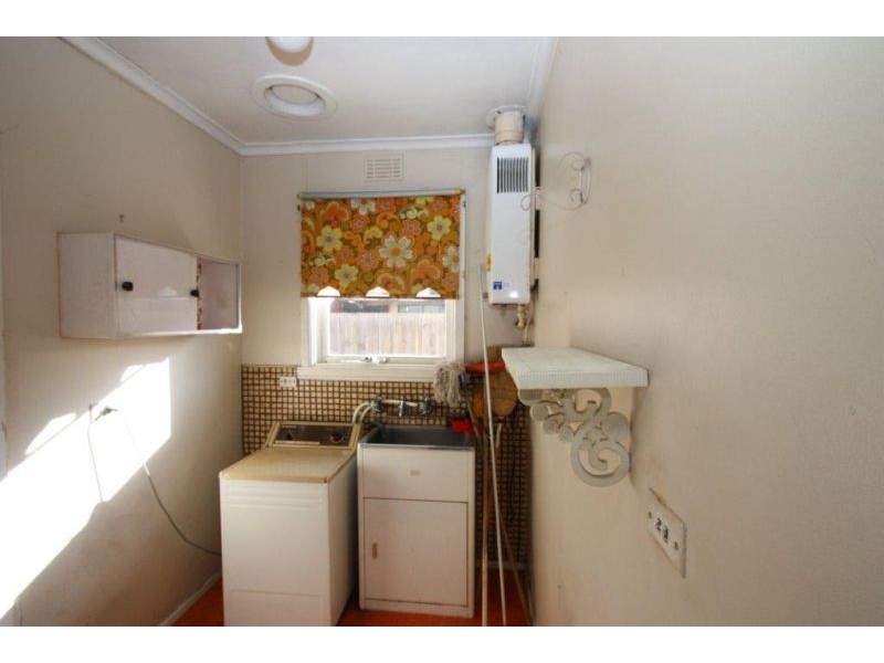 2 Folkestone Road, Glen Waverley VIC 3150