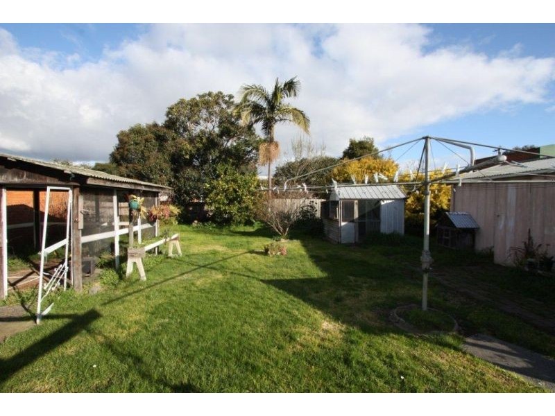 2 Folkestone Road, Glen Waverley VIC 3150