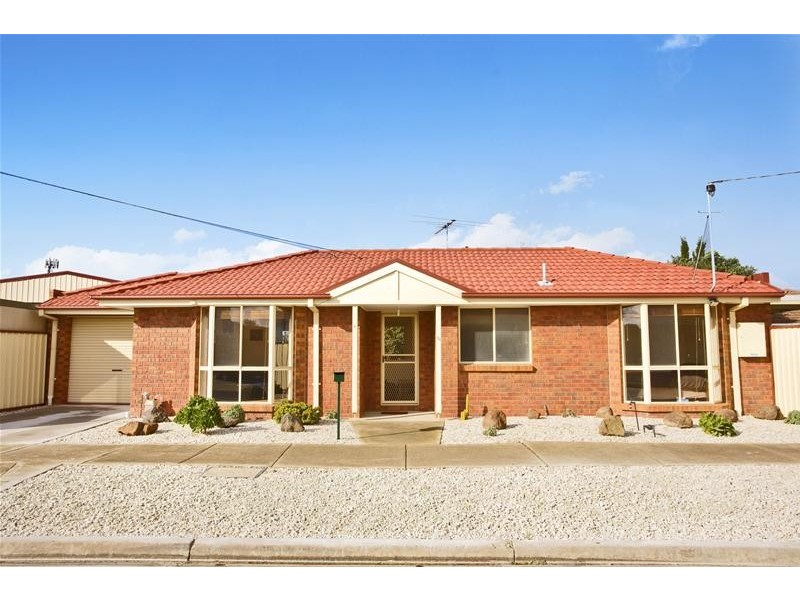 2/34 Railway Parade, Deer Park VIC 3023