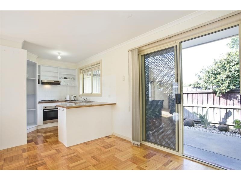 2/34 Railway Parade, Deer Park VIC 3023