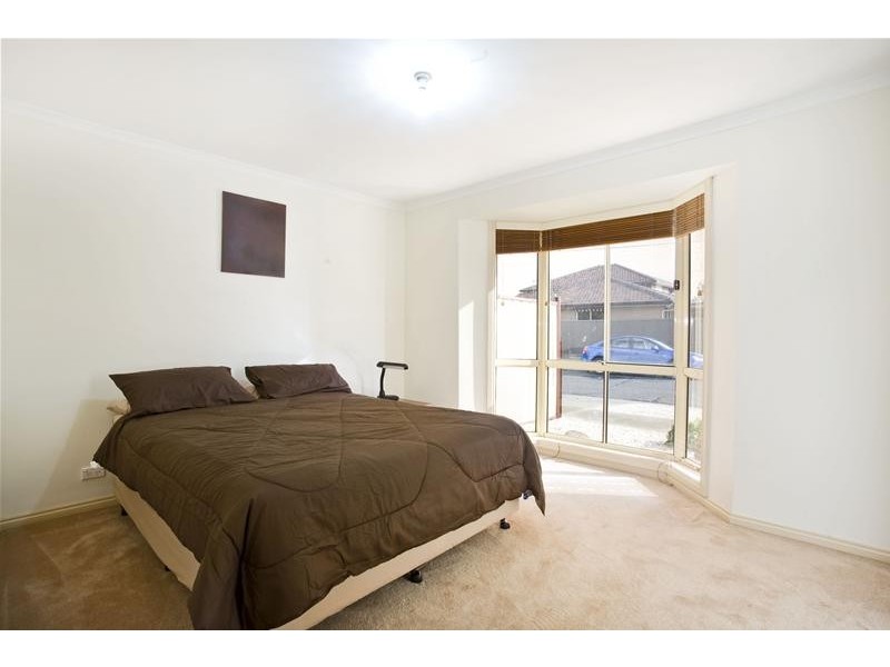 2/34 Railway Parade, Deer Park VIC 3023