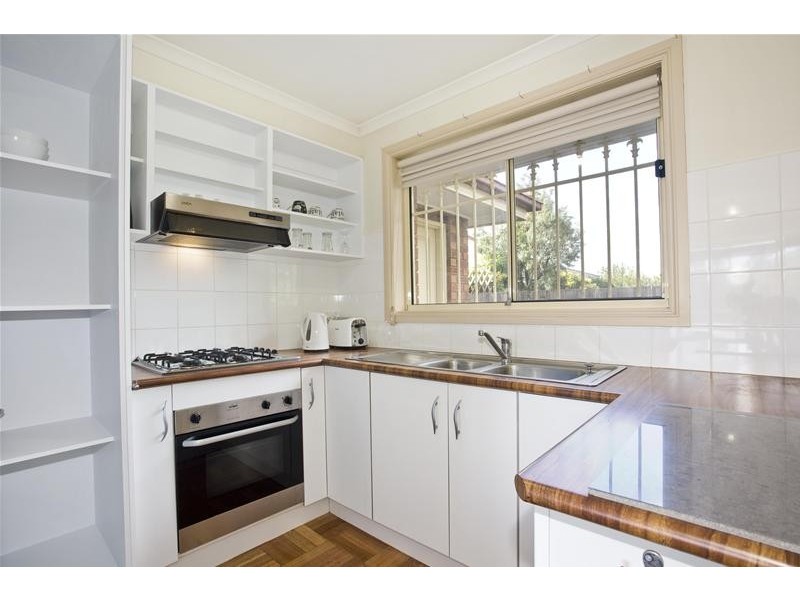 2/34 Railway Parade, Deer Park VIC 3023