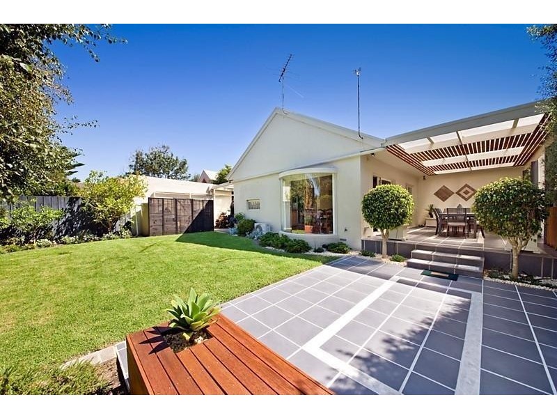 10 Sea Parade, Mentone VIC 3194