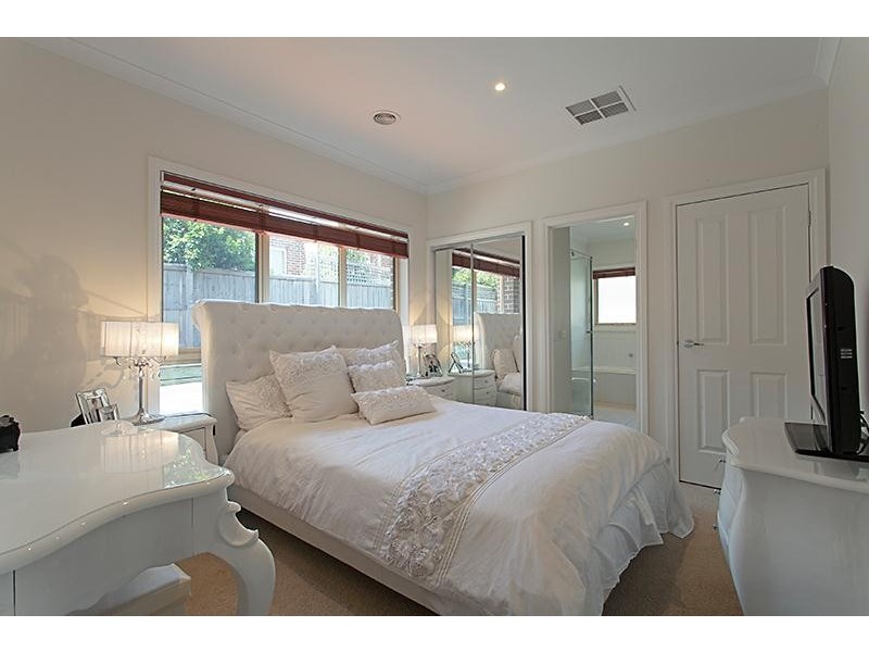 2/40 Russell Crescent, Doncaster East VIC 3109