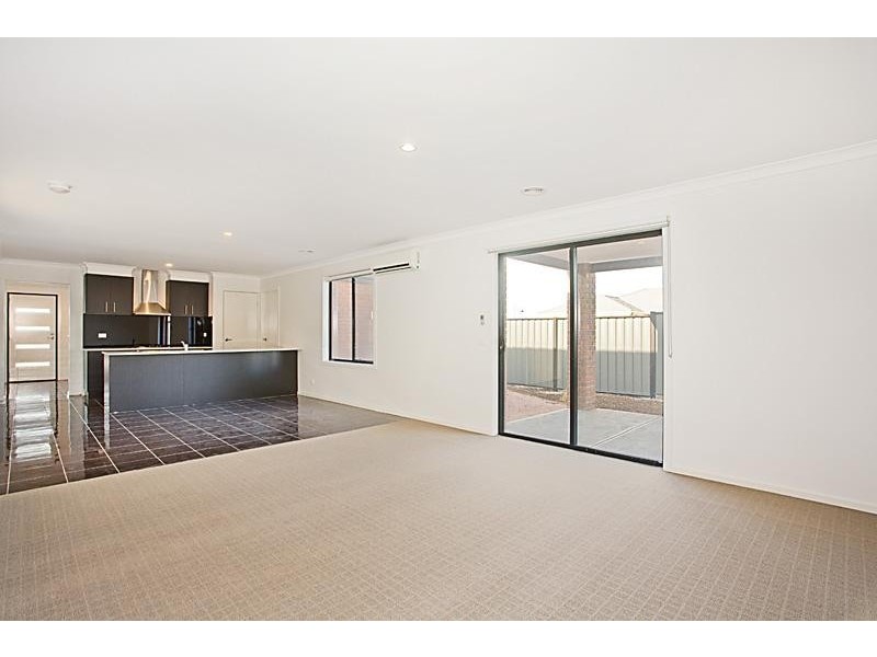 69 Kingbird Avenue, Tarneit VIC 3029