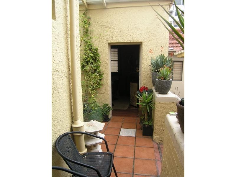 1/16-17 Marine  Parade, St Kilda VIC 3182