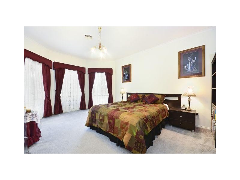 17 Aviemore Way, Point Cook VIC 3030