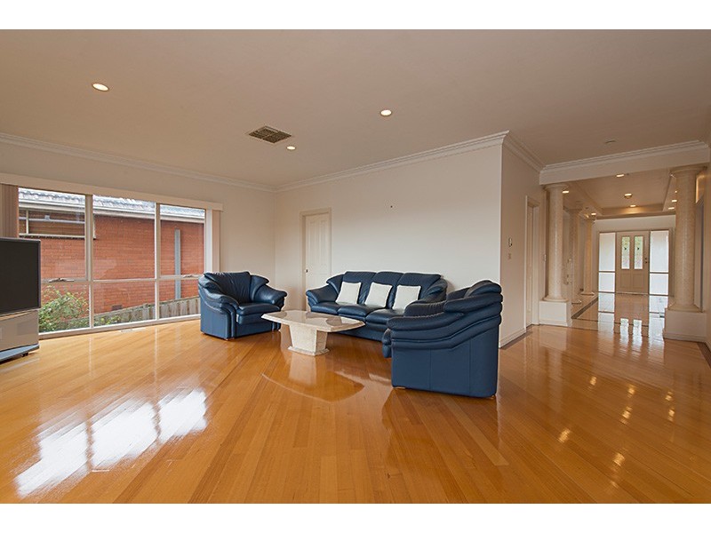 8 Brazilia Drive, Glen Waverley VIC 3150