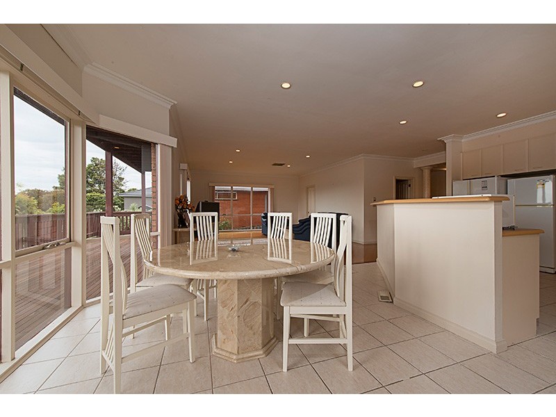 8 Brazilia Drive, Glen Waverley VIC 3150