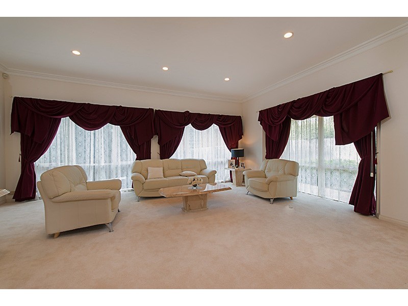 8 Brazilia Drive, Glen Waverley VIC 3150