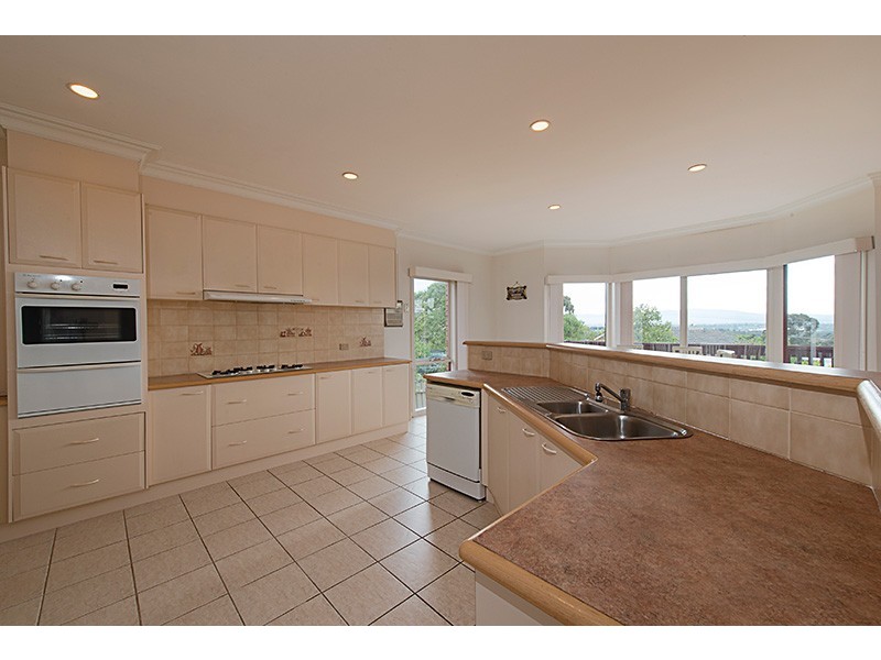 8 Brazilia Drive, Glen Waverley VIC 3150