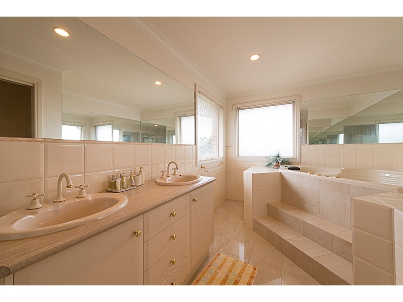 8 Brazilia Drive, Glen Waverley VIC 3150