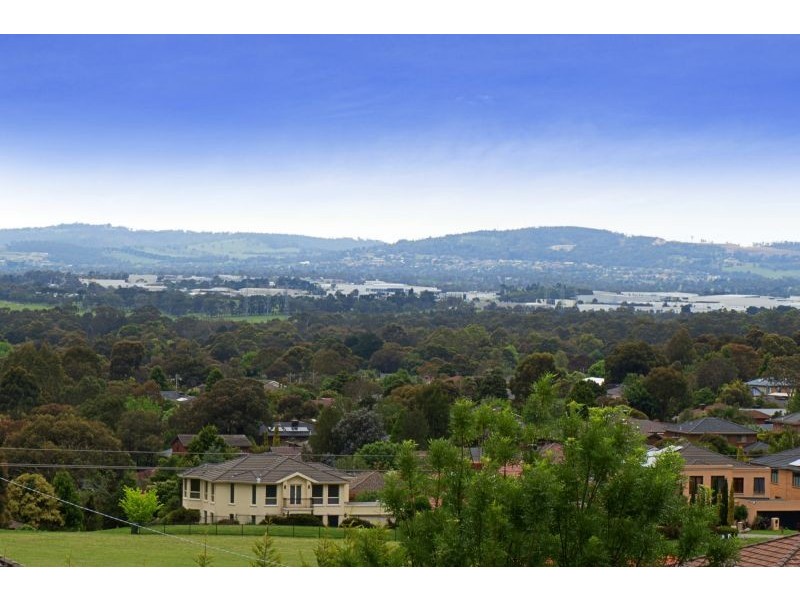 8 Brazilia Drive, Glen Waverley VIC 3150