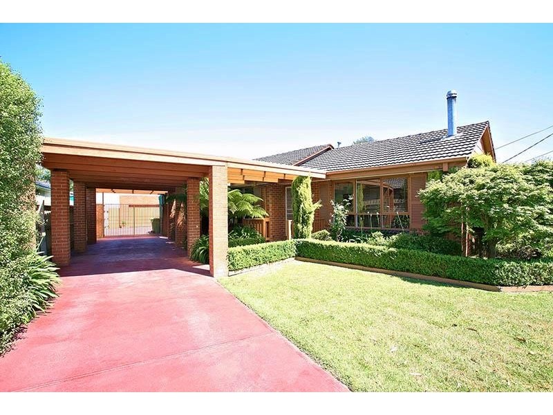 15 Lucas Avenue, Kilsyth VIC 3137