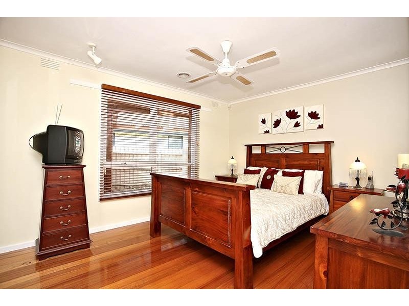 15 Lucas Avenue, Kilsyth VIC 3137