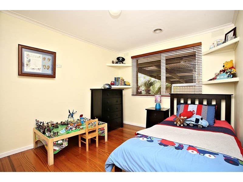 15 Lucas Avenue, Kilsyth VIC 3137