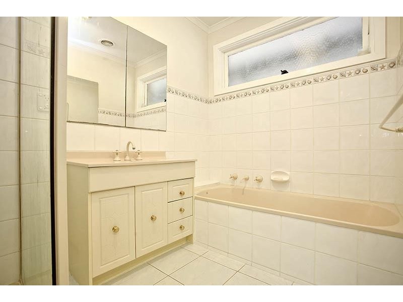 15 Lucas Avenue, Kilsyth VIC 3137