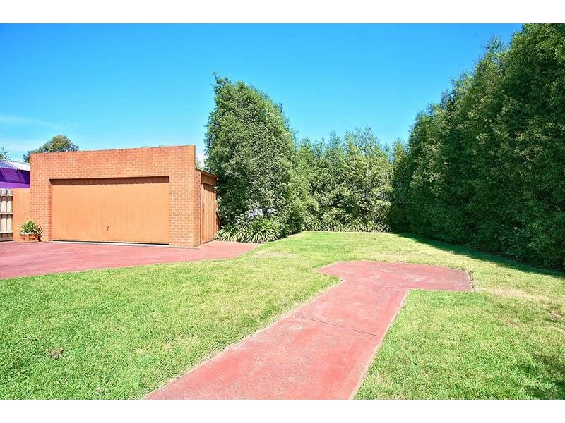 15 Lucas Avenue, Kilsyth VIC 3137