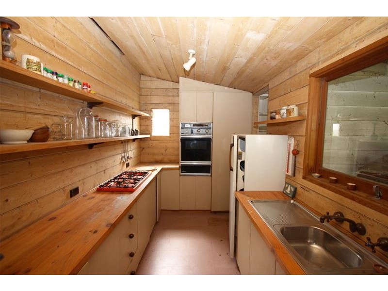 884 Hampton Street, Brighton VIC 3186