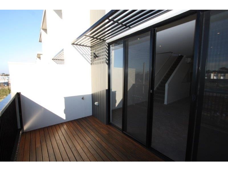 14 Central Park Walk, Cheltenham VIC 3192