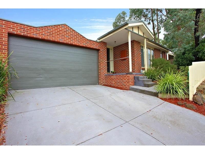 4 Dunoon Street, Mooroolbark VIC 3138