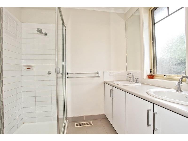 4 Dunoon Street, Mooroolbark VIC 3138