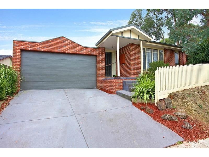 4 Dunoon Street, Mooroolbark VIC 3138