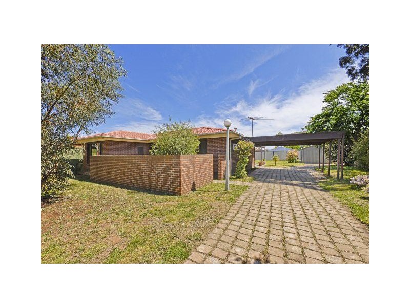 2 Madeleine Place, Melton West VIC 3337