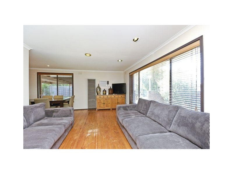 2 Madeleine Place, Melton West VIC 3337