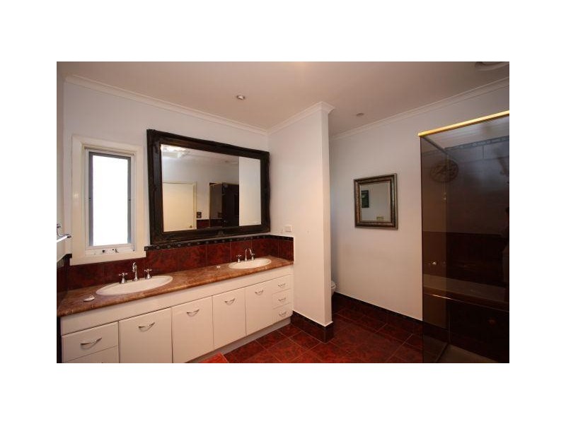 2a Dulcie Grove, Bentleigh VIC 3204