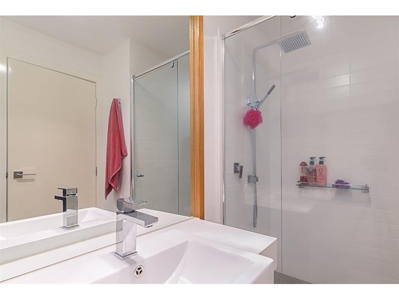 81 Central Park Walk, Cheltenham VIC 3192