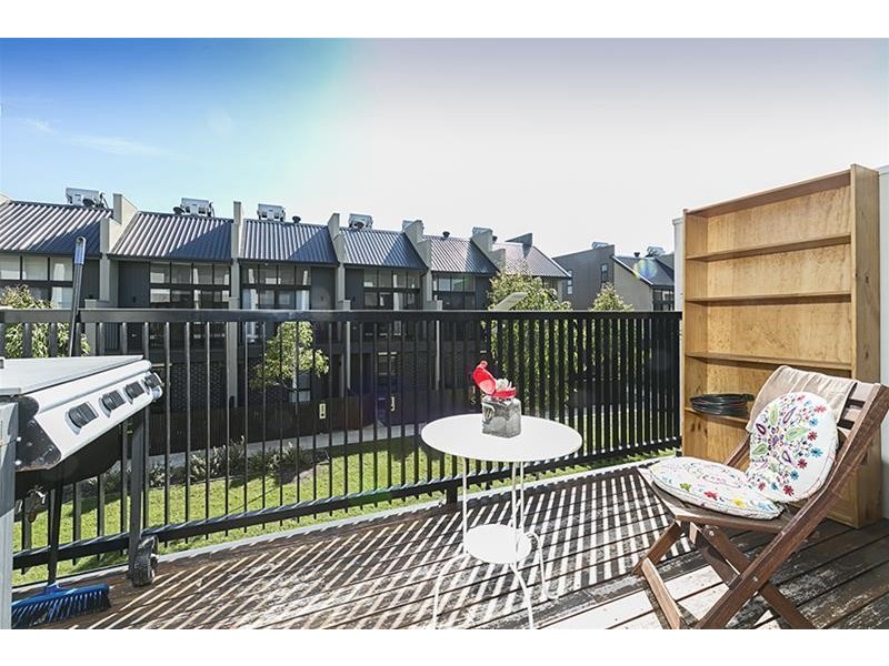 81 Central Park Walk, Cheltenham VIC 3192