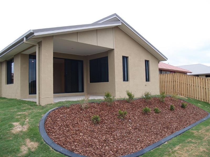 13 Tomah Street, Pacific Pines QLD 4211