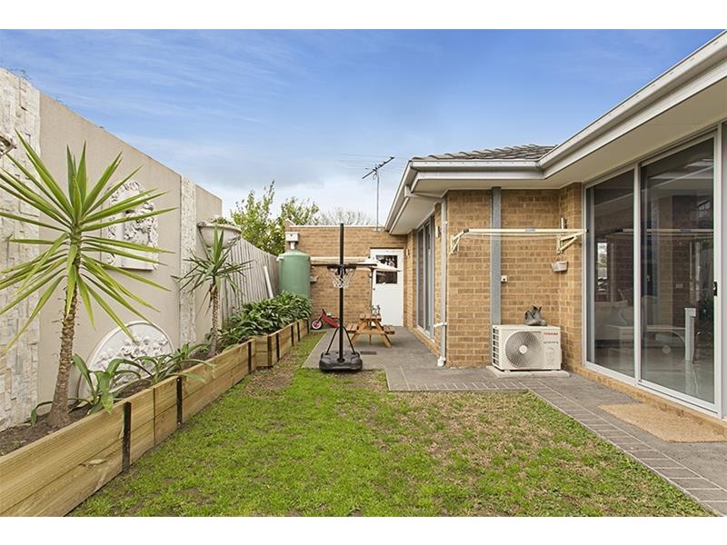 2/27 Cash Grove, Mount Waverley VIC 3149