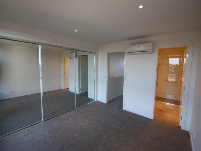 70 Central Park Walk, Cheltenham VIC 3192