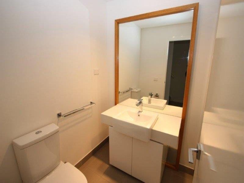 70 Central Park Walk, Cheltenham VIC 3192